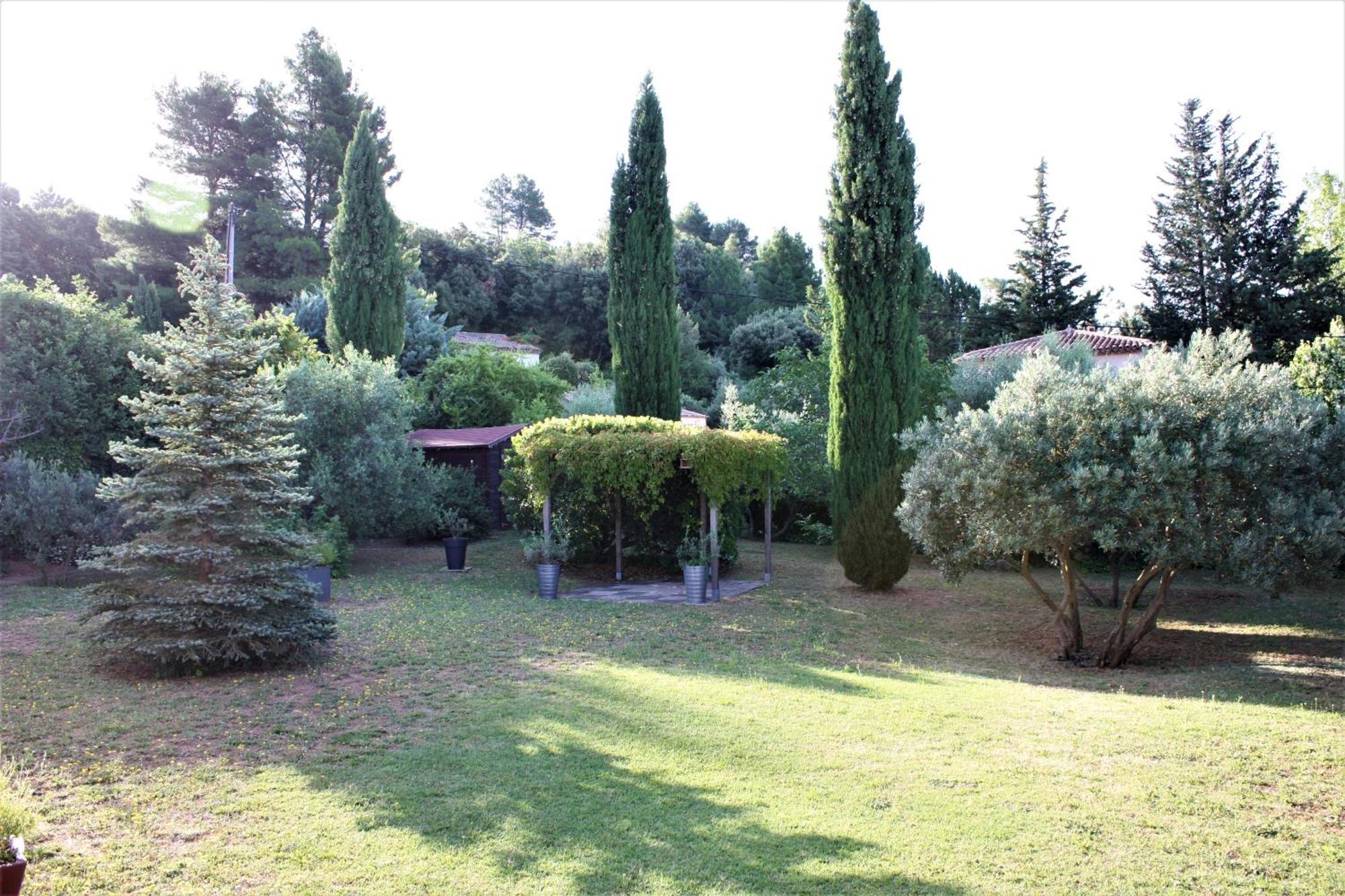 Maison Morin Aups Luaran gambar
